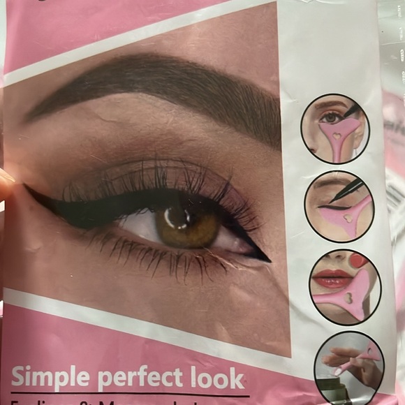 Eyeliner aid - Picture 2 of 3